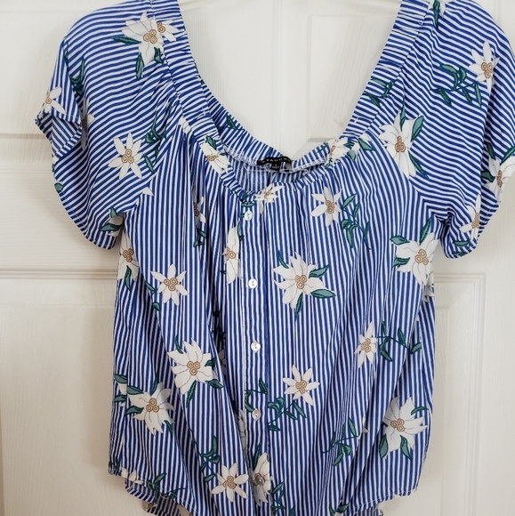 Staccato Blouse Blue & Ivory flowers with ties for synching  Soft/Rayon NWOT - Picture 6 of 16